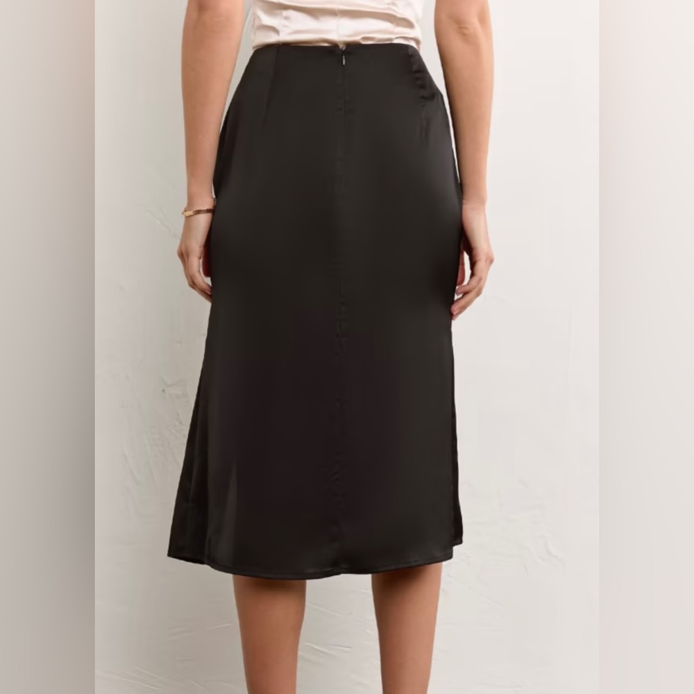 Cover Button Split Hem Midi Skirt - Dress Forum
MEDIUM / BLACK - BLACK / 95798